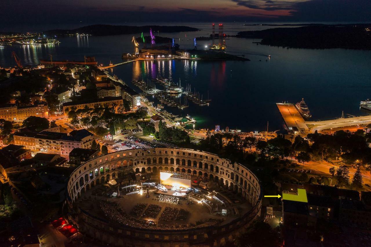 Arena & Seaview Luxurious Residence Пула Экстерьер фото